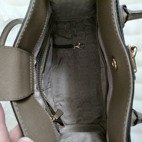 ✨Michael Kors✨HAMILTON LARGE SAFFIANO LEATHER TOTE - Picture 4 of 8